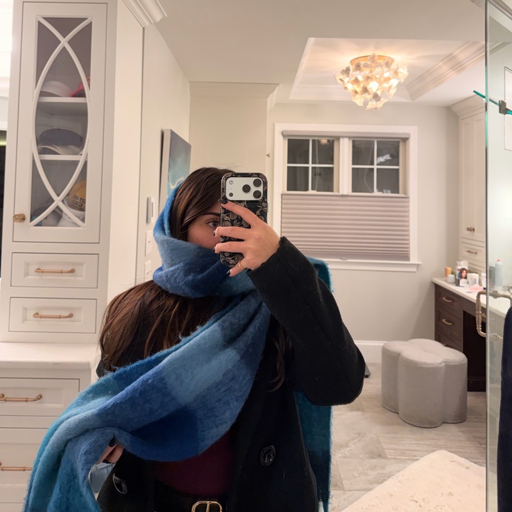Blue Gradient Scarf - Picture 4 of 6